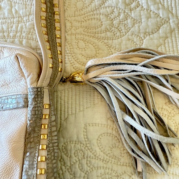 CUTE Cream Leather Shoulder Bag with fringe and stud detail - Picture 2 of 8